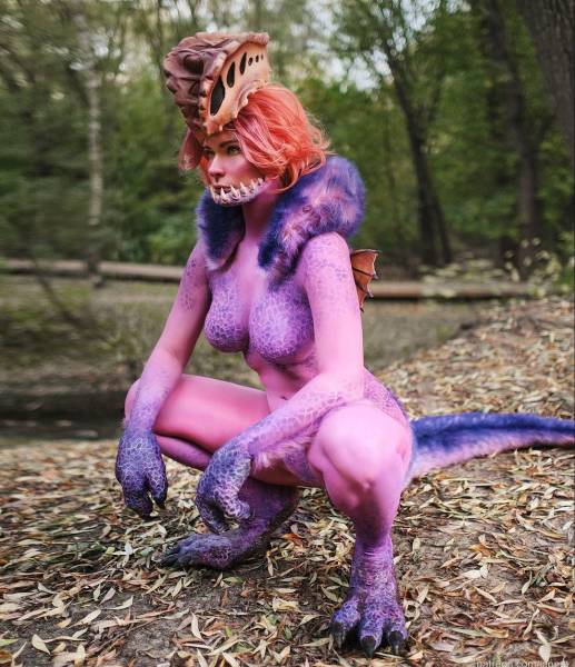 This Russian Cosplay Girl Knows Her Stuff!