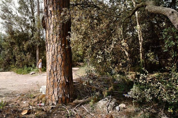 “The Waiting Game” – Powerful Photo Project About Spanish Prostitutes