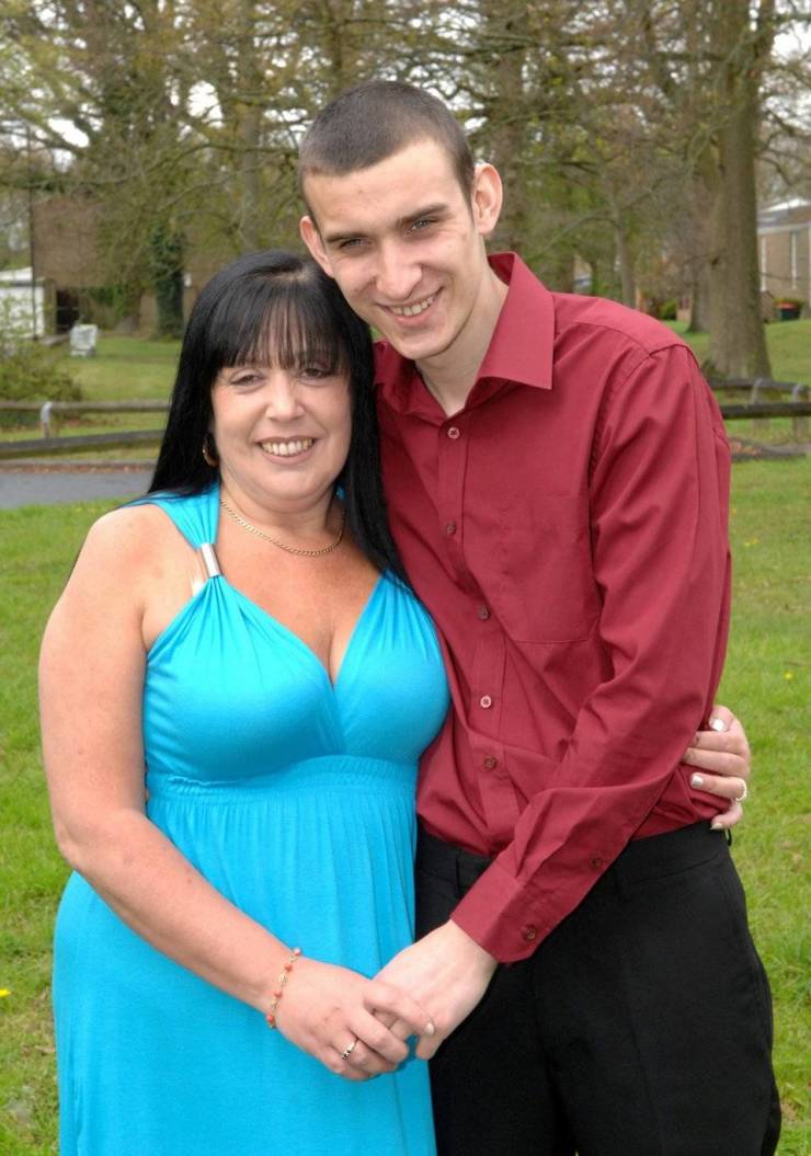 45-Year-Old Woman Fell In Love With A 16-Year-Old Boy…