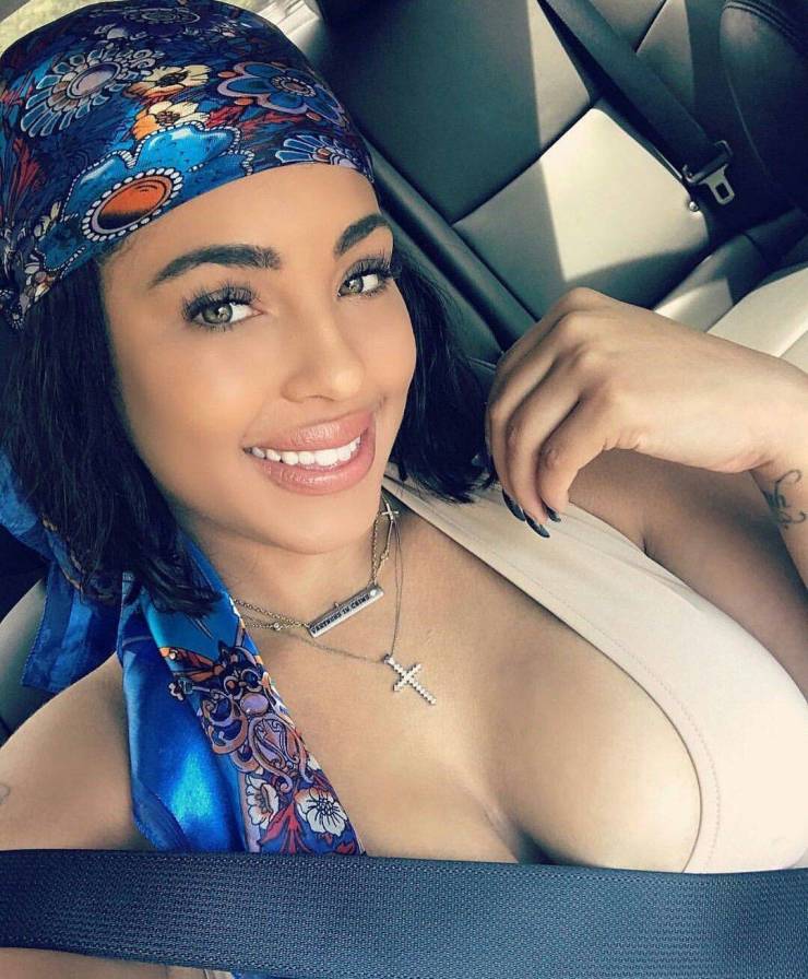 Strap Boobs!