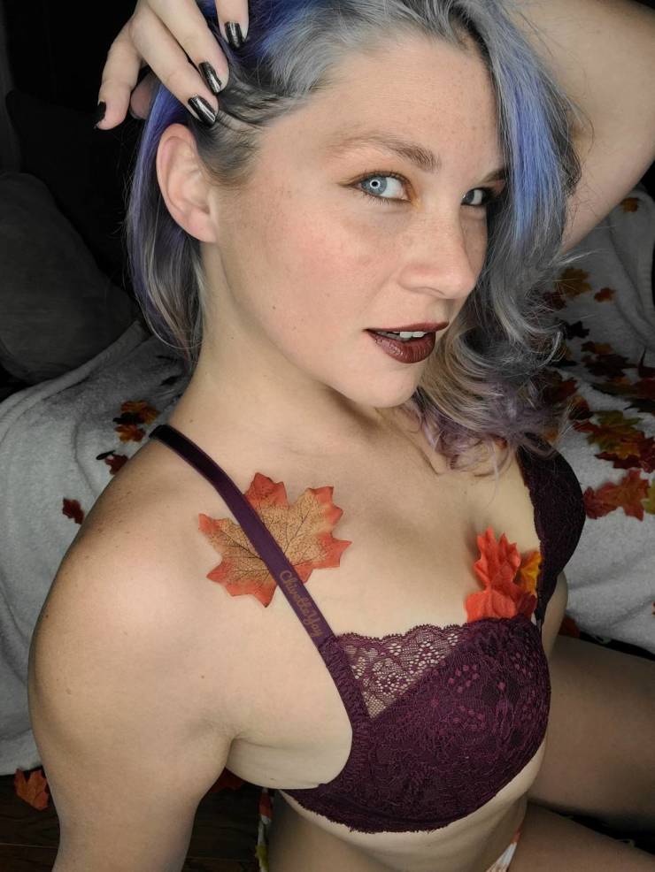 Sexy Girls With Neon Hair!