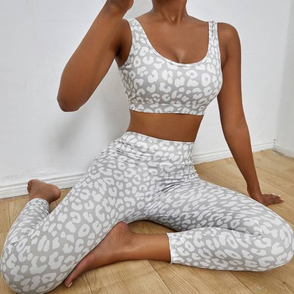 Sexy Girls In Yoga Pants!