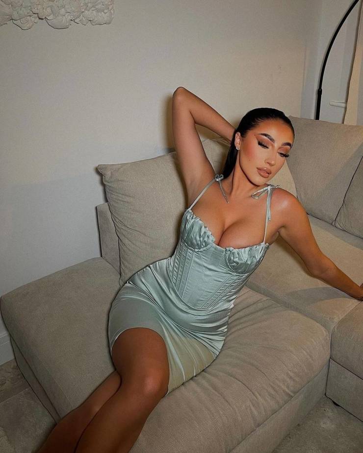 INSANE Hip:Waist Ratios!