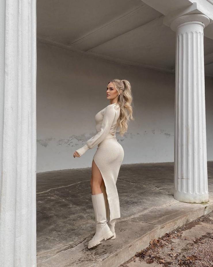 INSANE Hip:Waist Ratios!