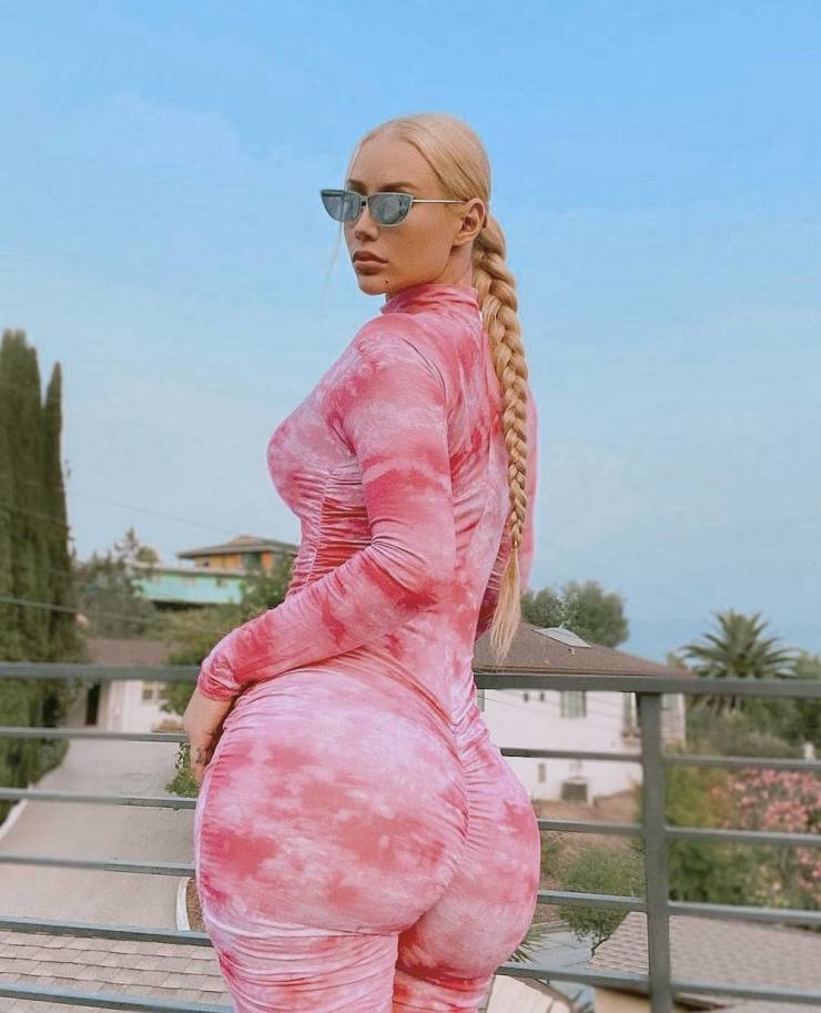 INSANE Hip:Waist Ratios!