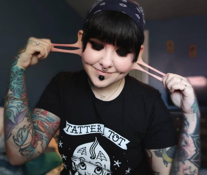 American Girl Dreams About World’s Biggest Earlobes
