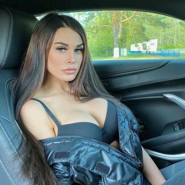 Hot Ladies & Cool Cars