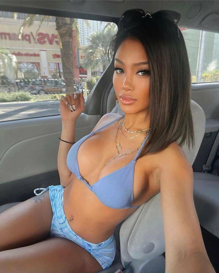 Hot Ladies & Cool Cars