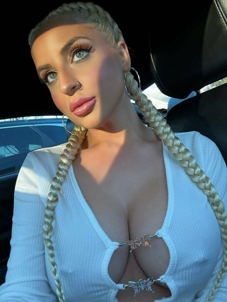 Hot Ladies & Cool Cars