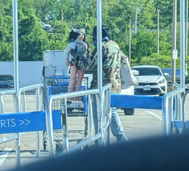 walmart is a wild place 44 pics 9.html - 44 HD Photos | Premium Gallery 2022