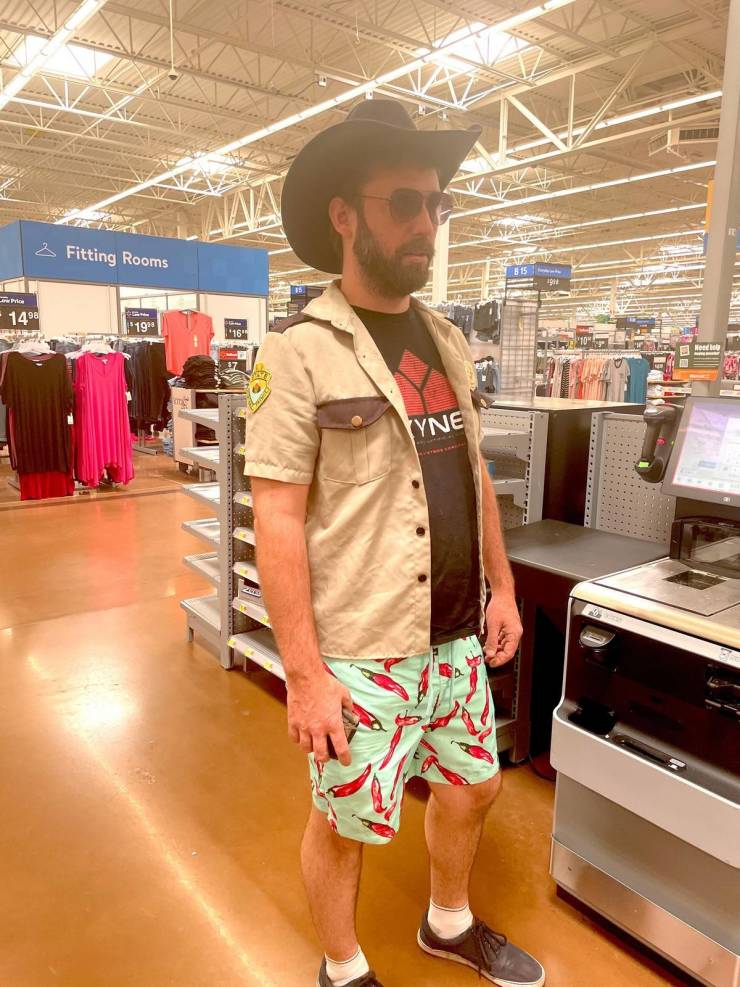 walmart is a wild place 44 pics 9.html - 44 HD Photos | Premium Gallery 2022
