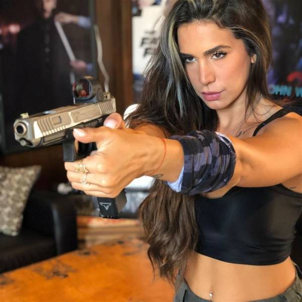 sexy girls with some serious firearms 56 pics 4.html - 56 HD Photos | Premium Gallery 2022