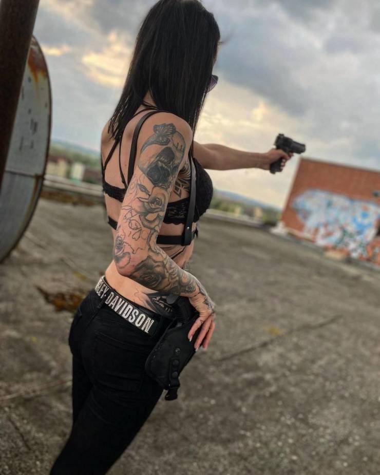 Sexy Girls With Some Serious Firearms