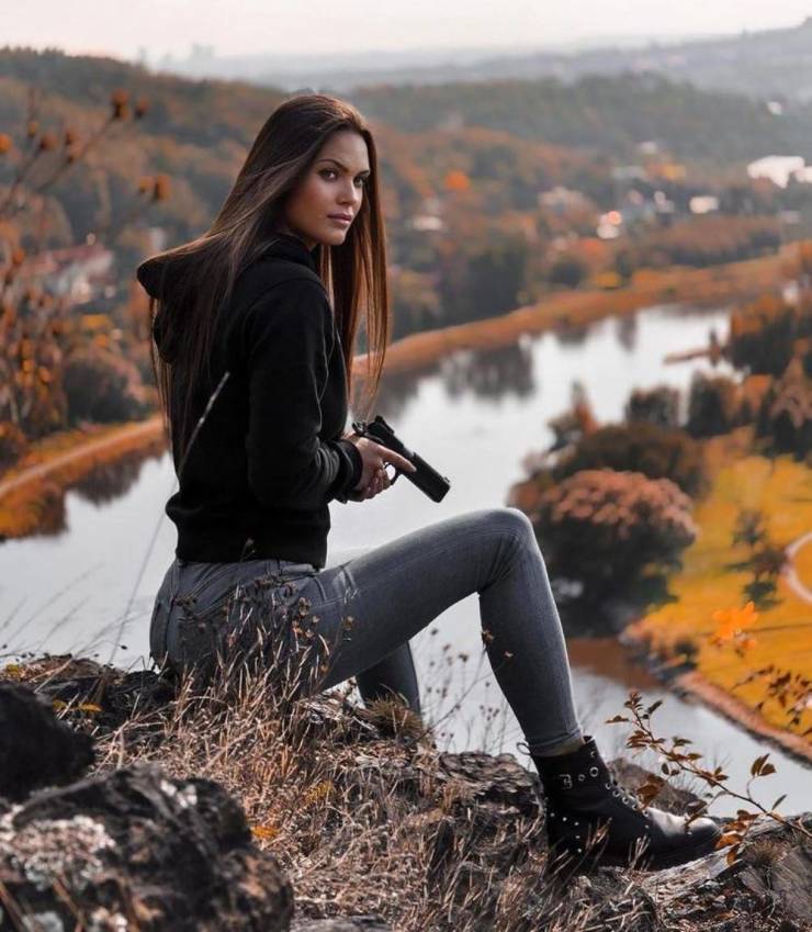 sexy girls with some serious firearms 56 pics 4.html - 56 HD Photos | Premium Gallery 2022