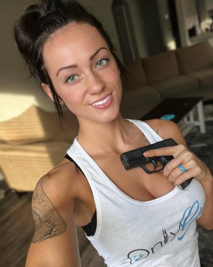 sexy girls with some serious firearms 56 pics 4.html - 56 HD Photos | Premium Gallery 2022