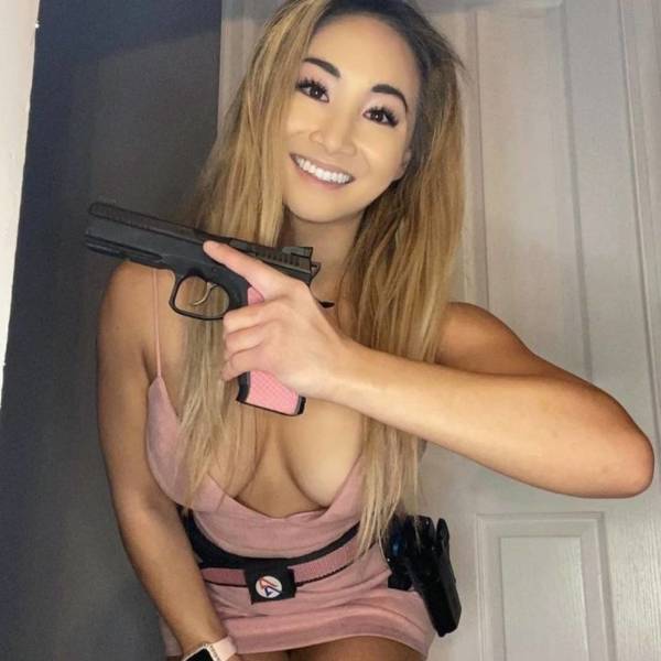 guns and girls a powerful combination 40 pics 7.html - 40 HD Photos | Premium Gallery 2023