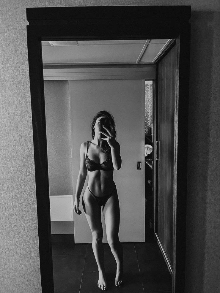 whats in the mirror 47 pics 22.html - 47 HD Photos | Premium Gallery 2023