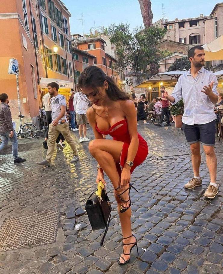 Hot Girls You Meet On The Streets