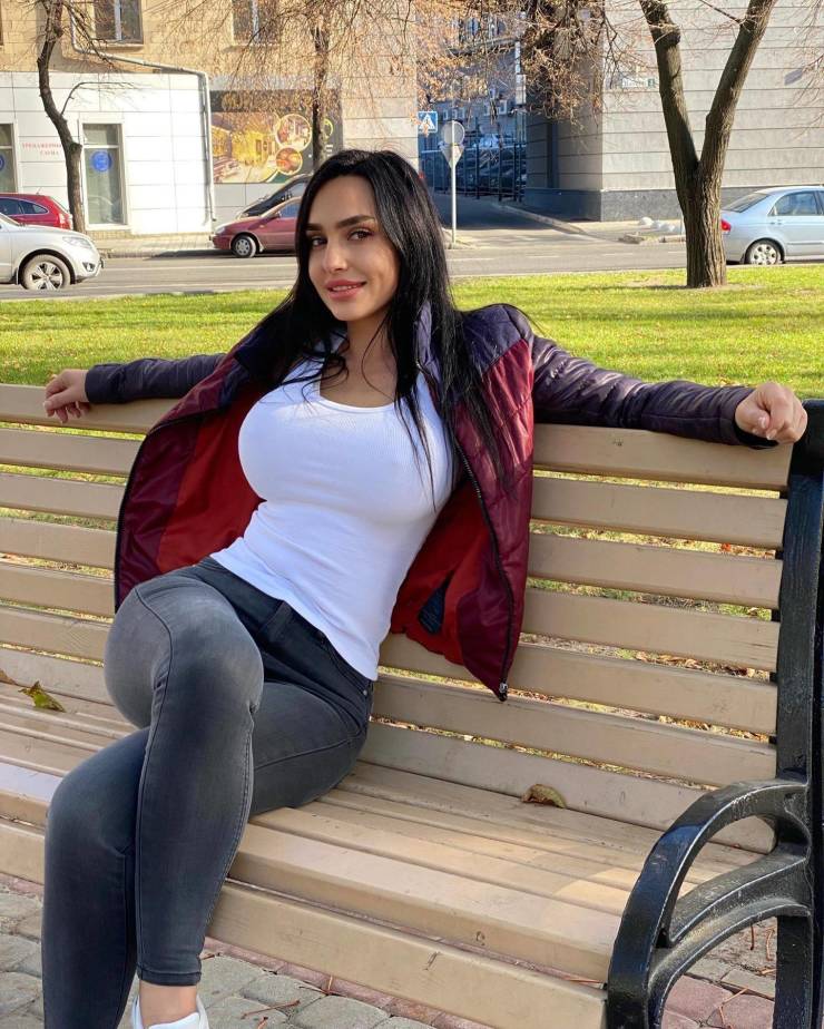 Hot Girls You Meet On The Streets