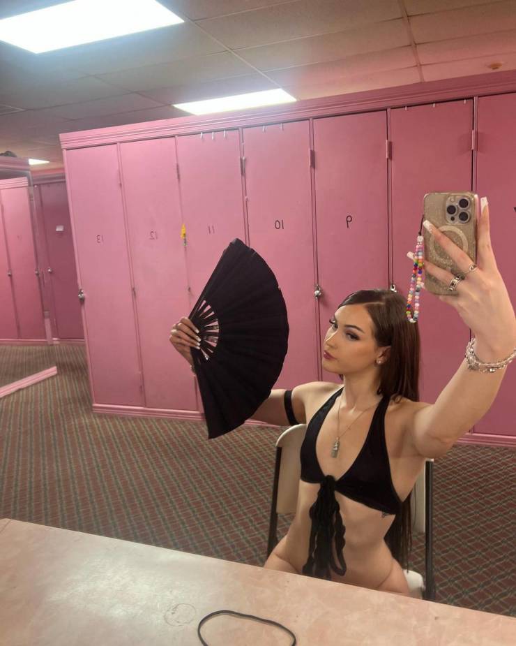 stripper locker room selfies 26 pics 5 gifs 3.html - 26 HD GIF | Premium Gallery 2023