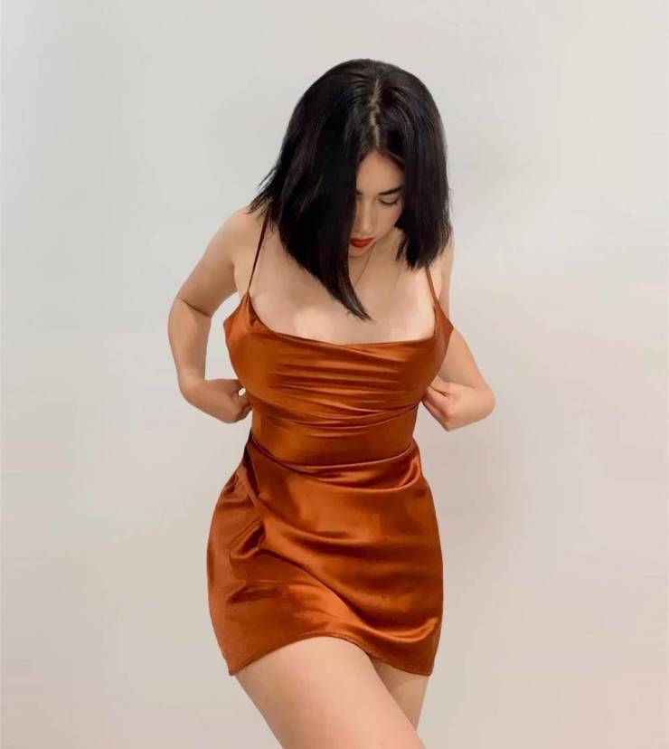 Girls, You Are Rocking That Dress!