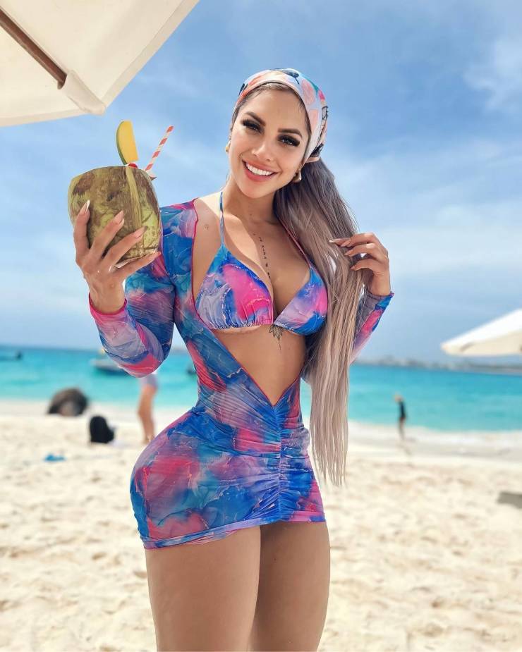 The Sexiest Policewoman From Colombia