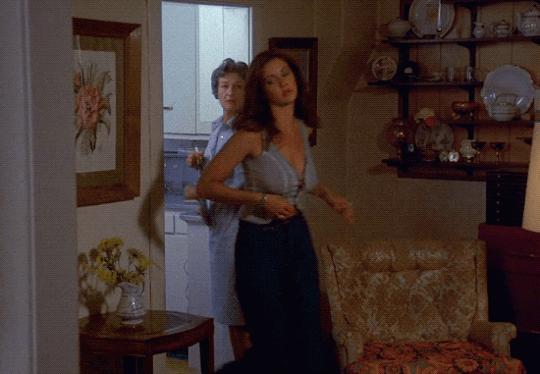lynda carter timeless beauty through the years 21 gifs 3.html - 1 HD GIF | Premium Gallery 2024