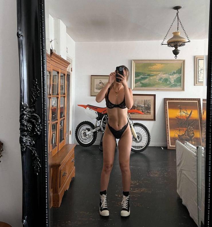 behind the mirror 46 pics 3.html - 46 HD Photos | Premium Gallery 2024