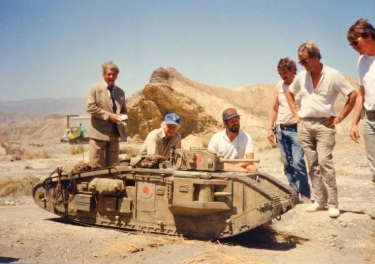 Behind-The-Scenes Shots Show The Secrets Of Hollywood Hits