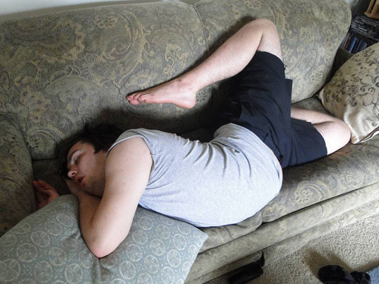 Hilarious Times People Were Caught Sleeping