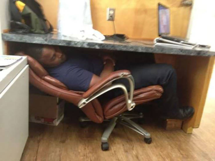 Hilarious Times People Were Caught Sleeping