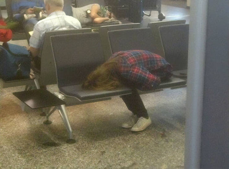Hilarious Times People Were Caught Sleeping