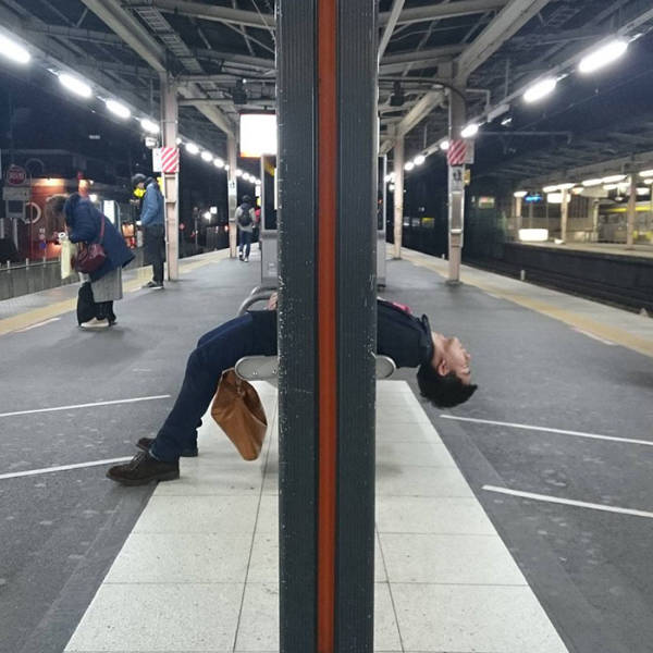 Hilarious Times People Were Caught Sleeping