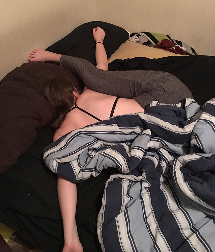 Hilarious Times People Were Caught Sleeping