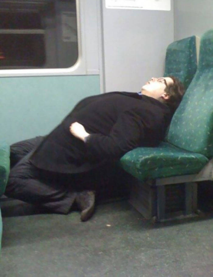 Hilarious Times People Were Caught Sleeping