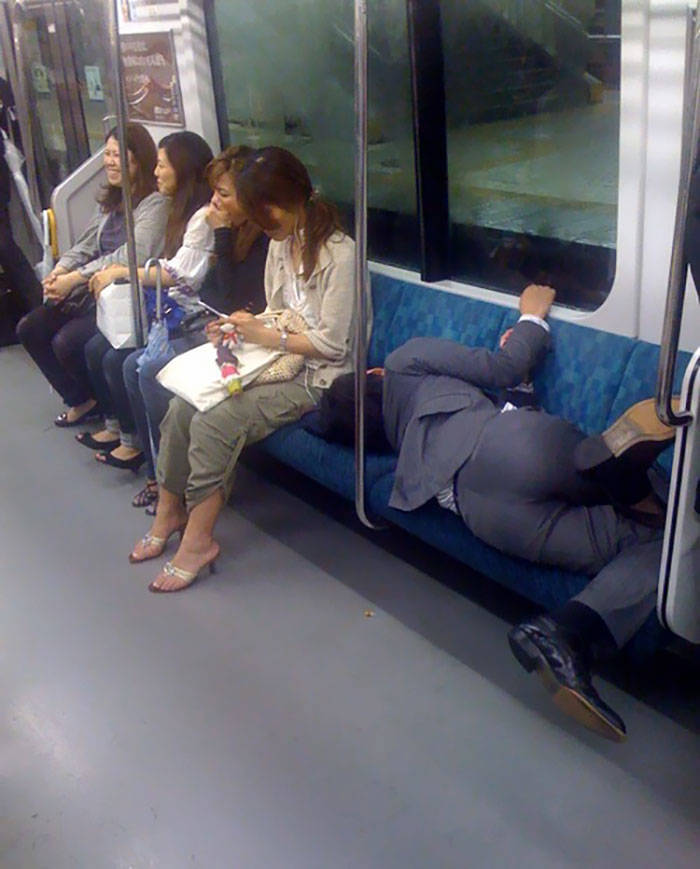 Hilarious Times People Were Caught Sleeping
