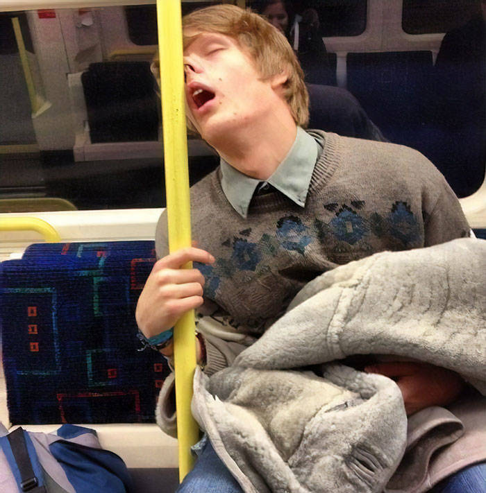 Hilarious Times People Were Caught Sleeping