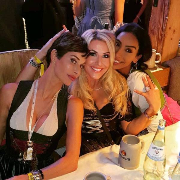 Busty Girls And Seas Of Beer – Oktoberfest 2019