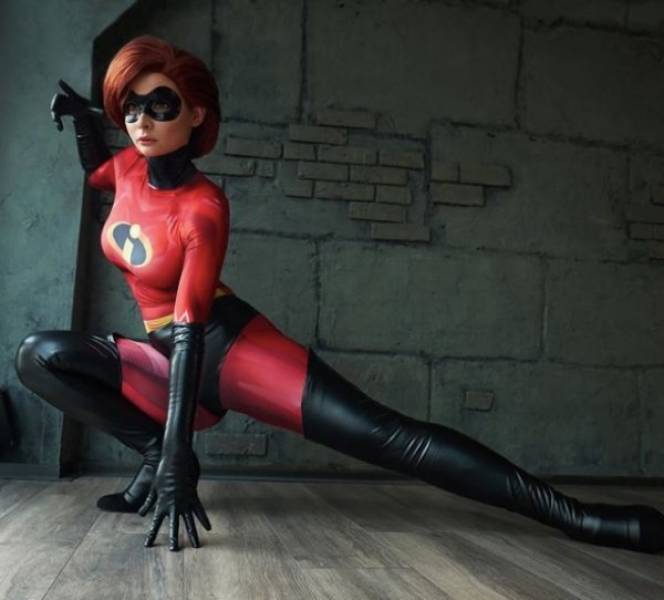 Jannet Knows A Thing Or Two About Cosplay