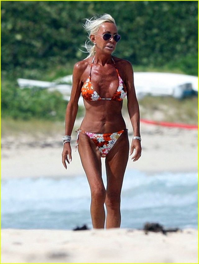 Donatella Versace on the French Riviera (5 pics)