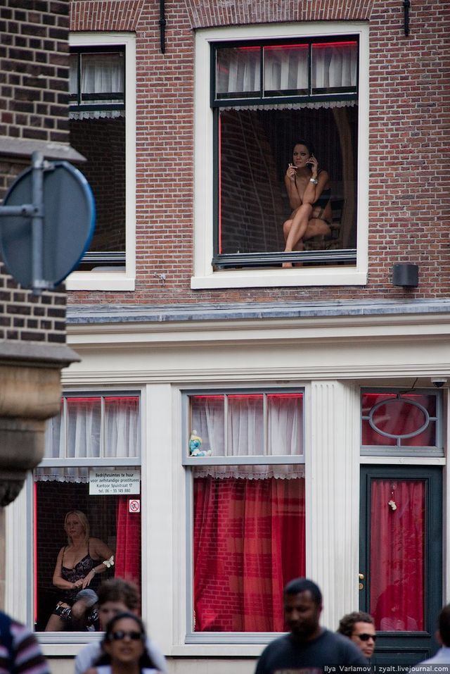 Red lights street (28 pics)