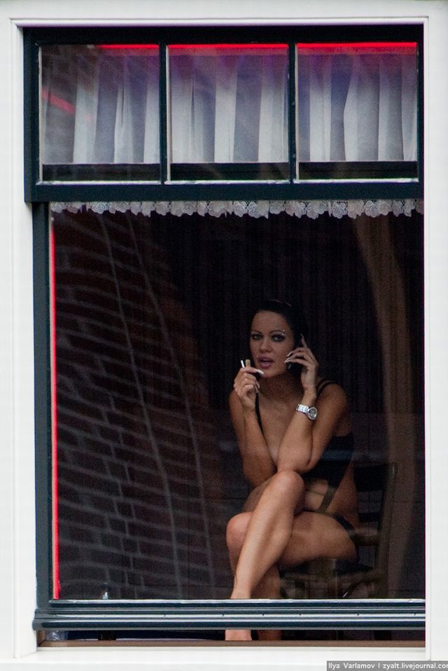 Red lights street (28 pics)