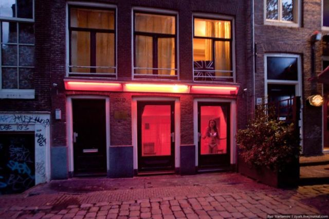 Red lights street (28 pics)