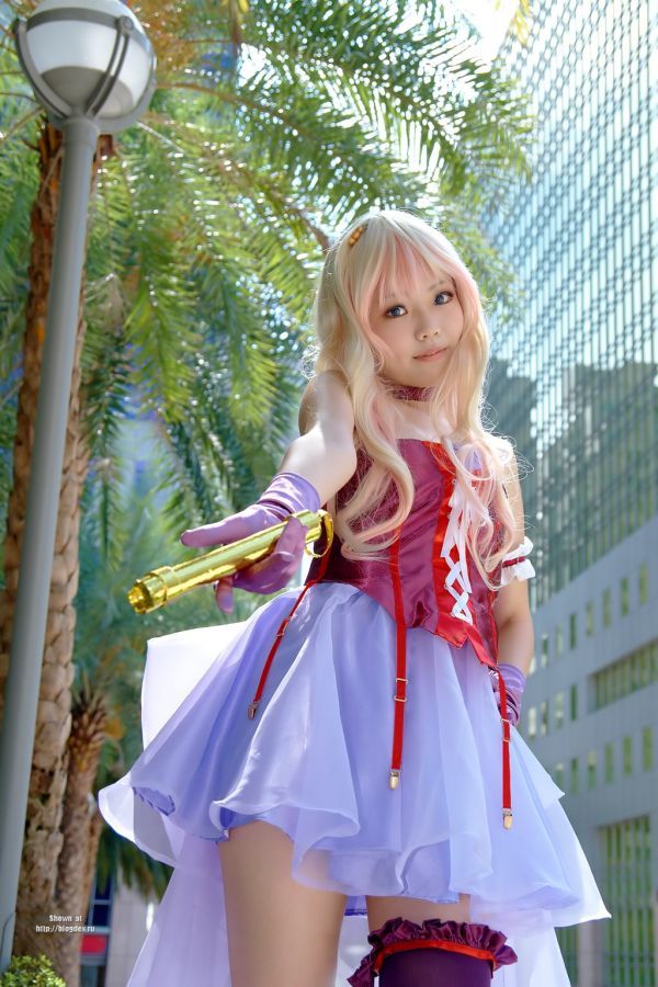 Pretty Asian girl shows us how to cosplay! (32 pics)