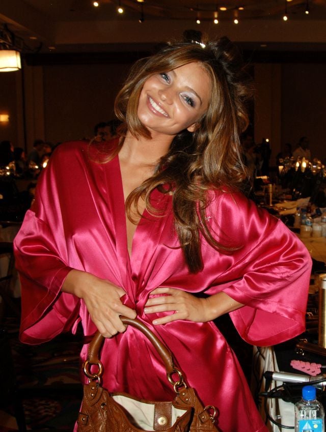 Behind Victoria’s Secret scenes (37 pics)