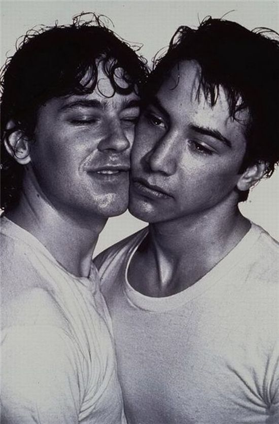 Keanu Reeves’ skeleton in the closet (5 pics)