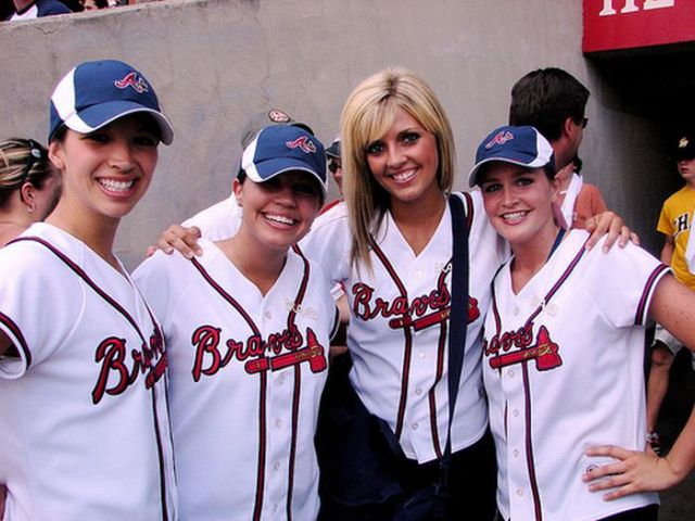 Compilation of Hot Cheerleaders (32 pics)