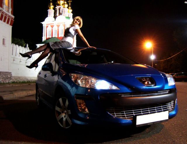 Russian Ladies and Cars (46 pics)