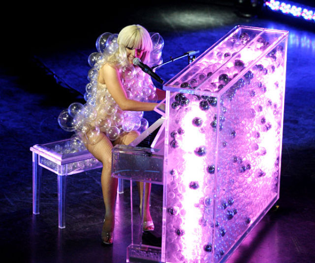 The Most Outrageous Lady Gaga&rsquo;s Costumes (25 pics)