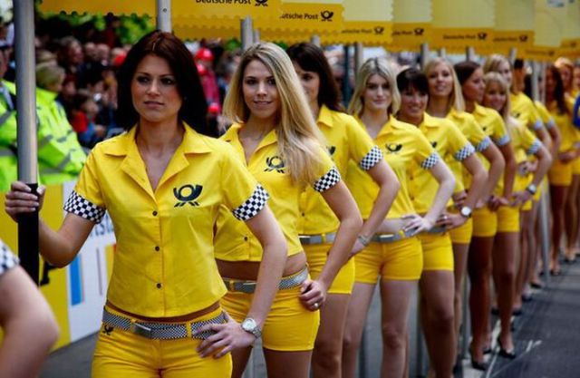F-1 Sexy Pit Babes (57 pics)